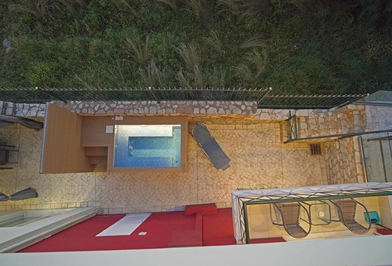 Semiramis Suites With Pool Kalamata Exterior foto