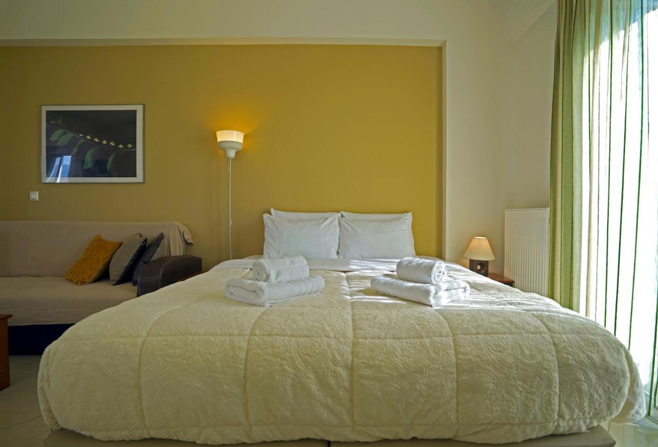 Semiramis Suites With Pool Kalamata Exterior foto