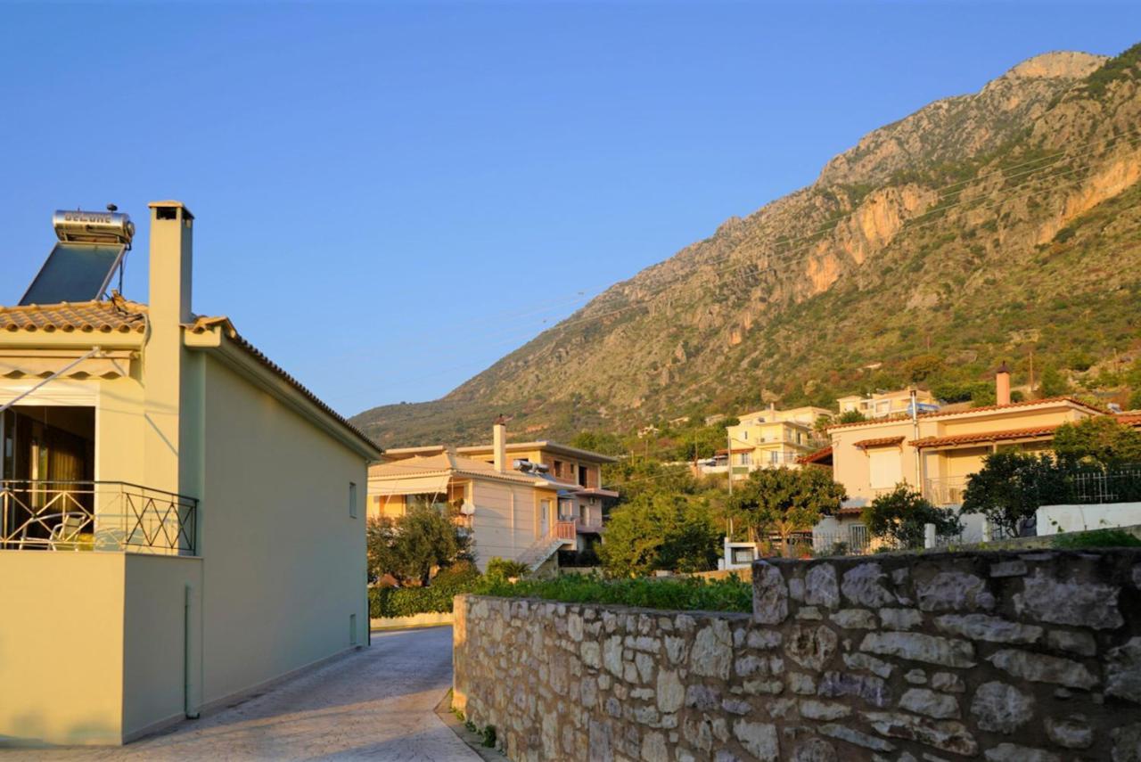Semiramis Suites With Pool Kalamata Exterior foto