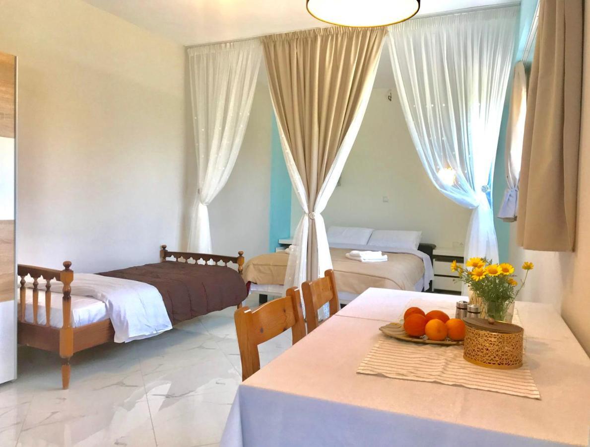 Semiramis Suites With Pool Kalamata Exterior foto